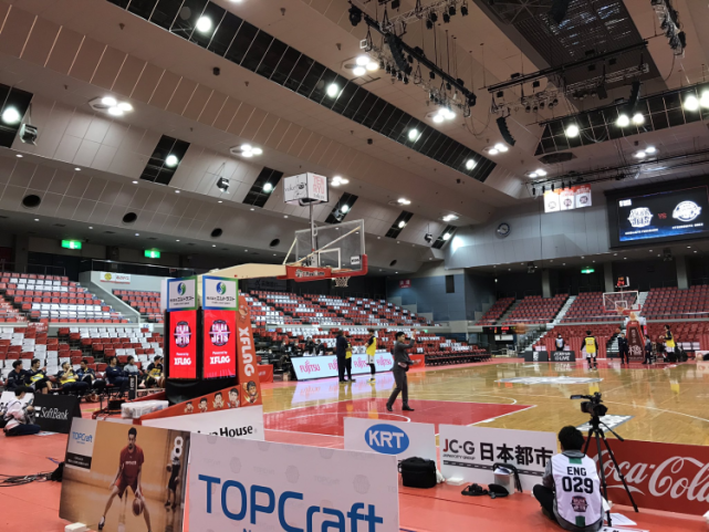 化头盔与车 化头盔与车